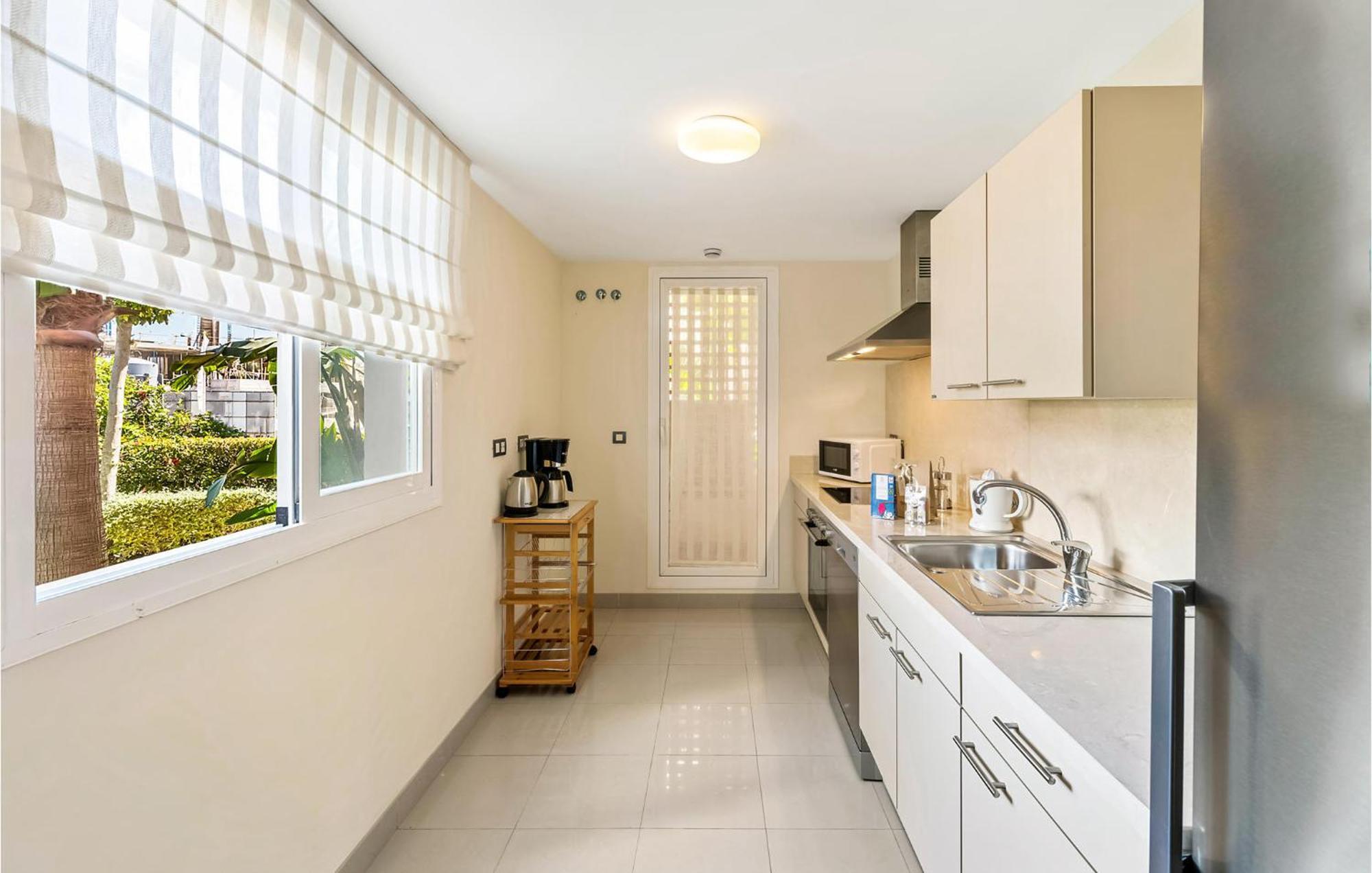 2 Bedroom Awesome In Apartamento