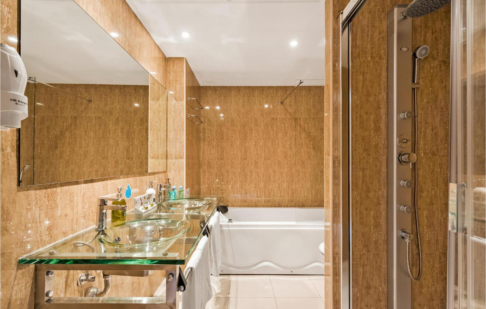 Apartamento 2 Bedroom Awesome In