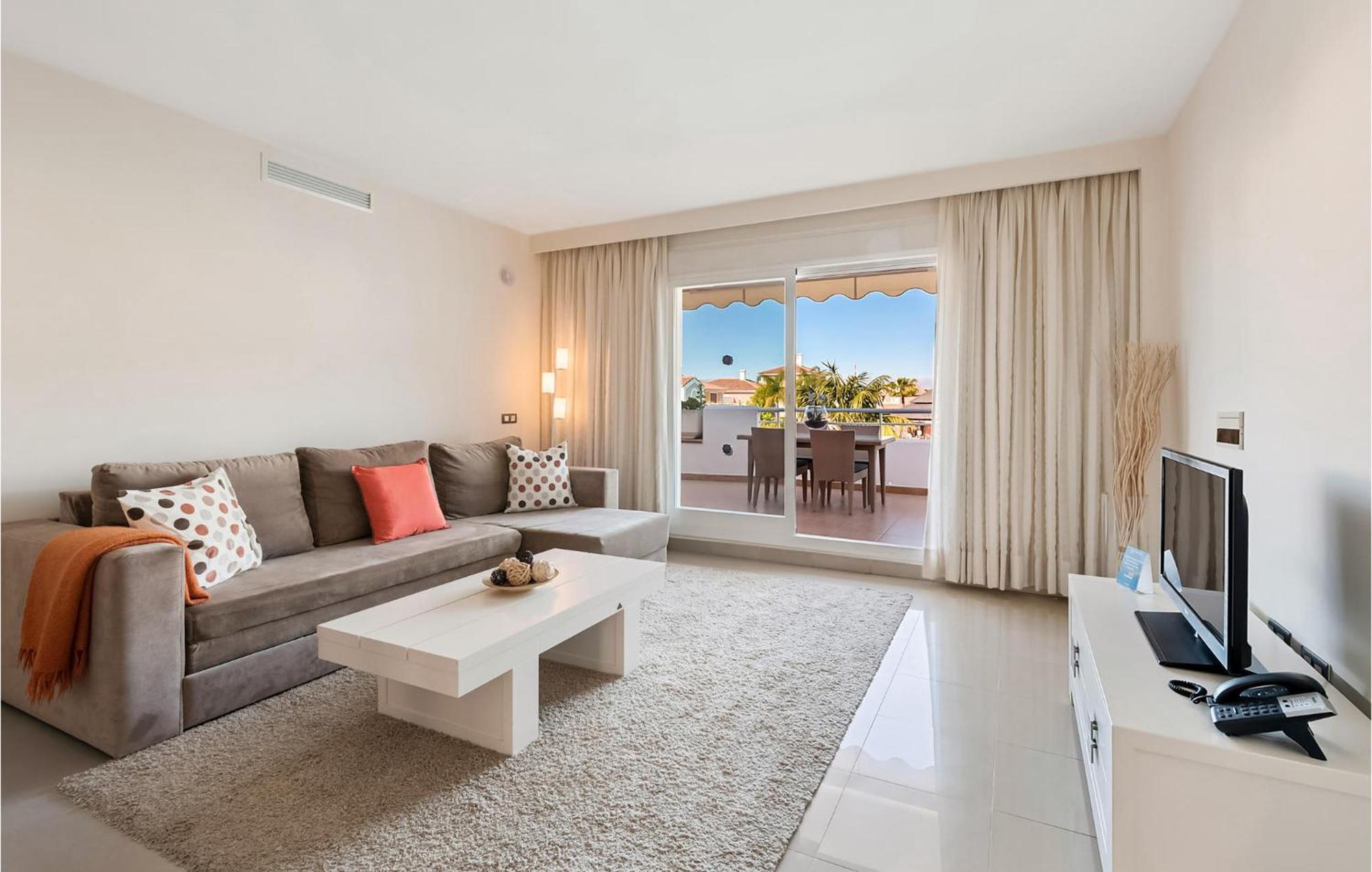 2 Bedroom Awesome In Apartamento