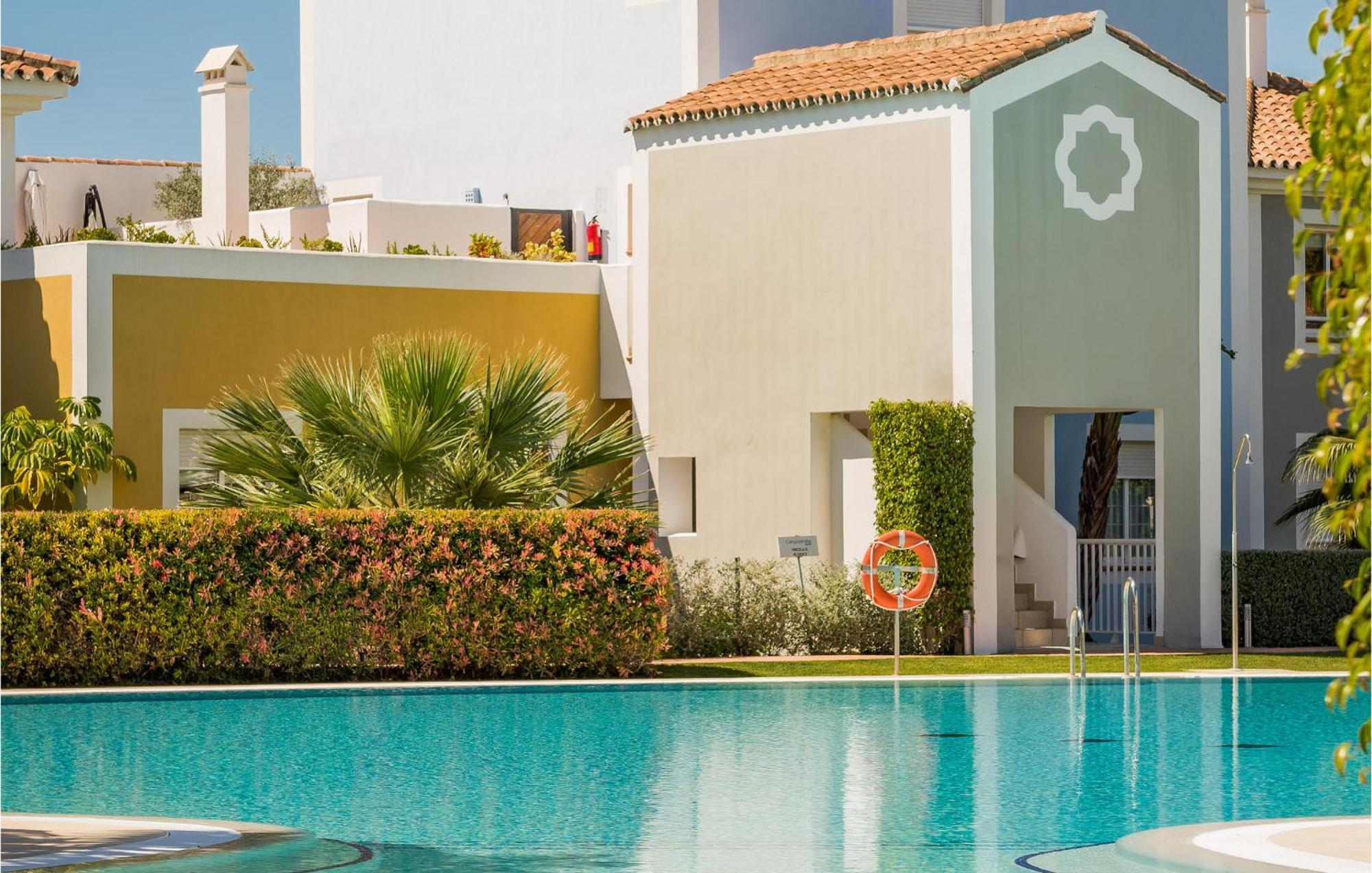 2 Bedroom Awesome In *