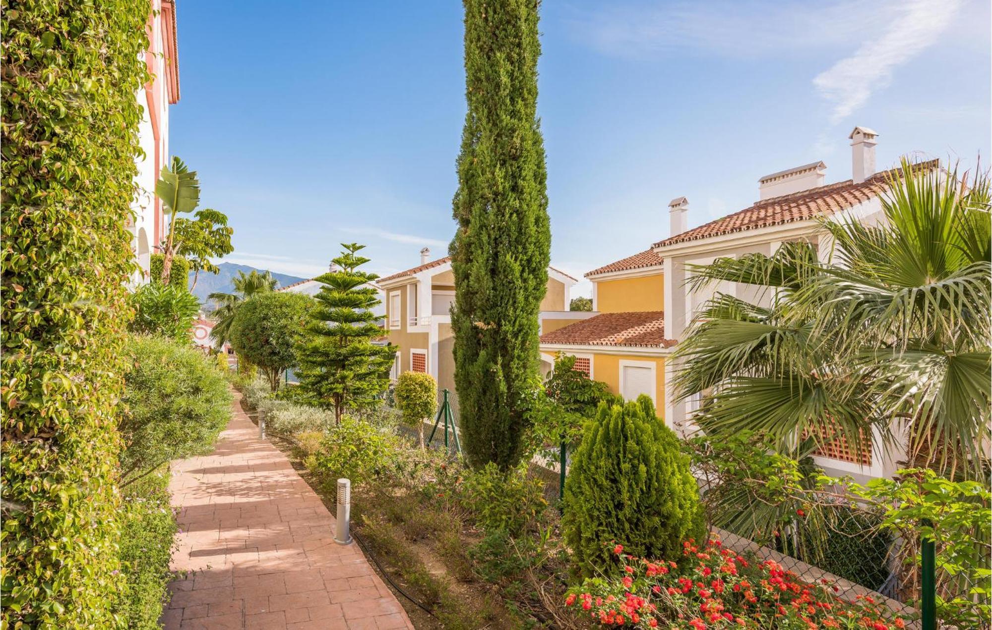 2 Bedroom Awesome In Apartamento *